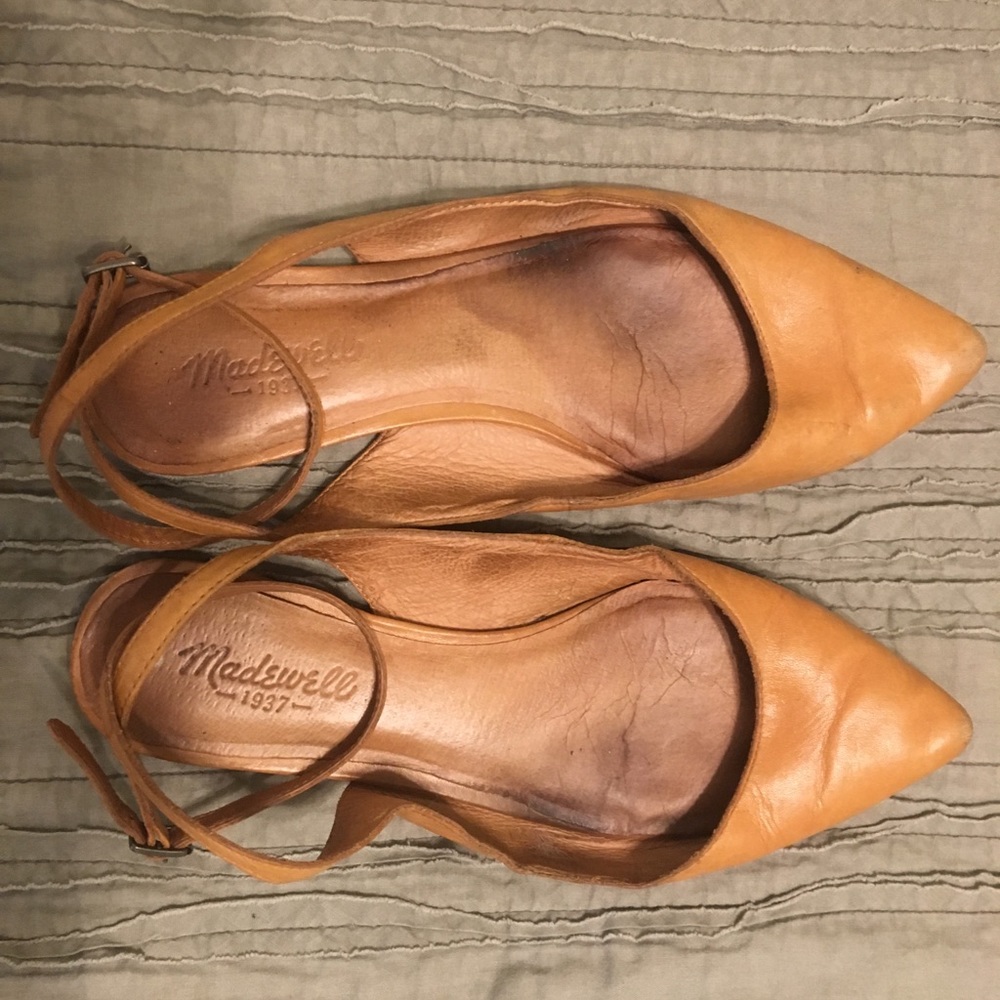 Leather Pointed-toe flats